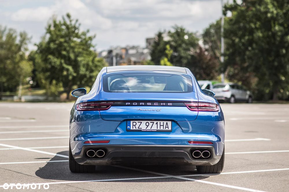 Porsche Panamera 4S - 11