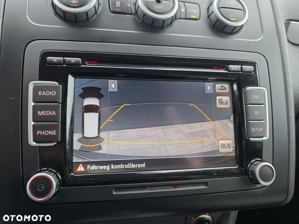 Volkswagen Touran 2.0 TDI DPF DSG Cross - 10