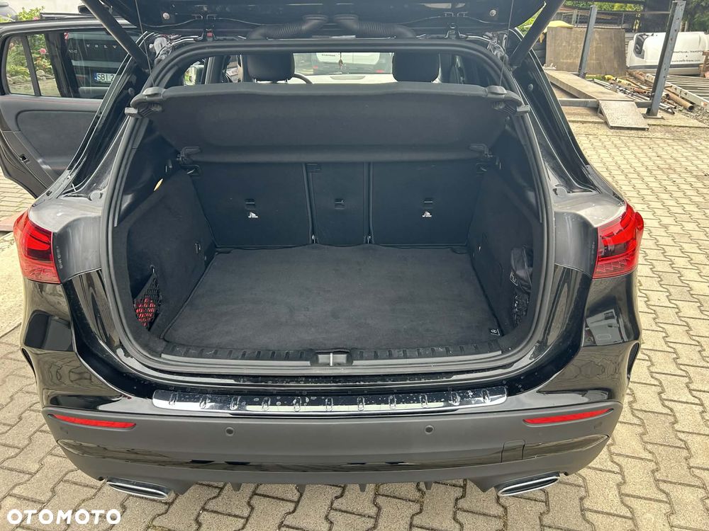 Mercedes-Benz GLA - 9