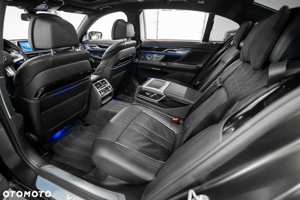 BMW Seria 7 M760Li xDrive - 23