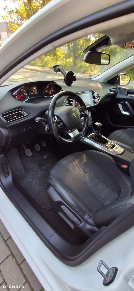 Peugeot 308 1.5 BlueHDi Allure S&S - 26