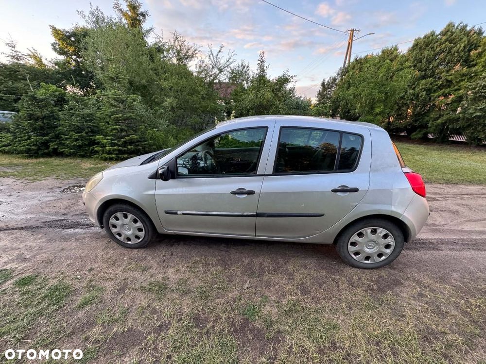 Renault Clio 1.2 16V Emotion - 5