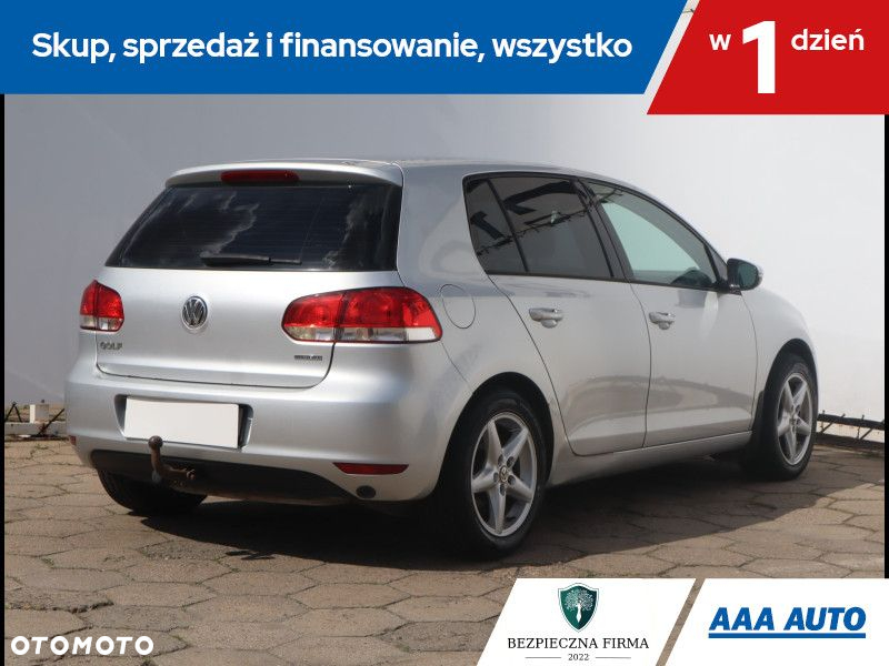 Volkswagen Golf - 6