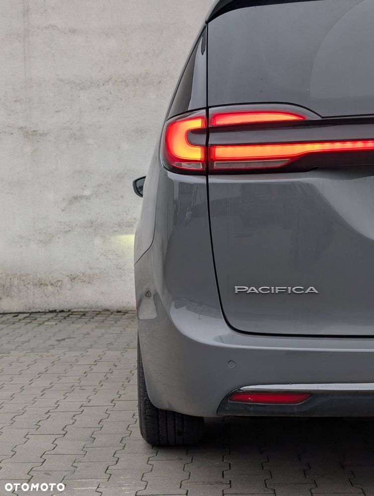 Chrysler Pacifica - 35