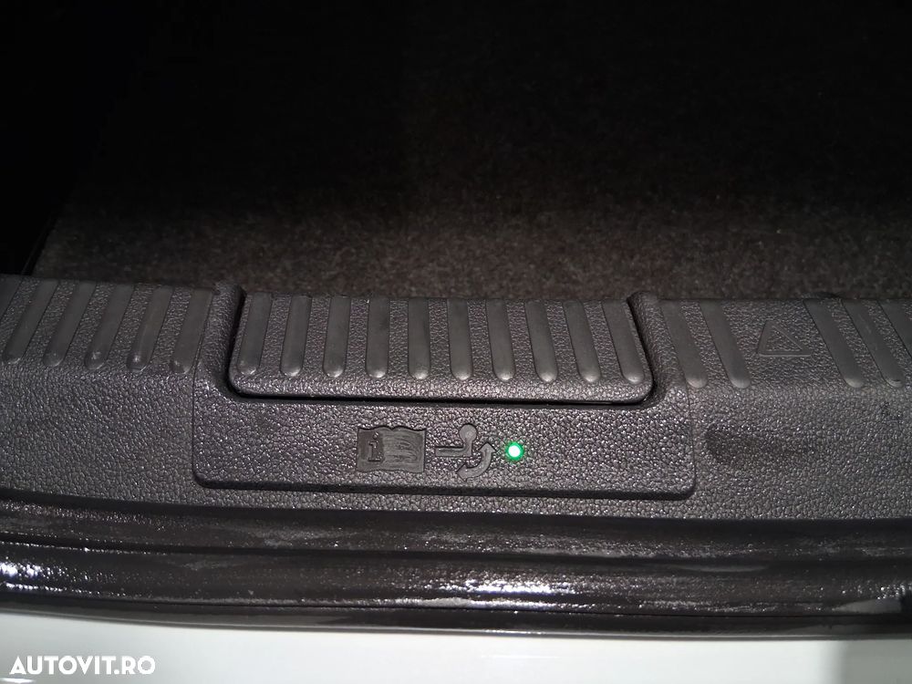 Skoda Superb 2.0 TDI DSG Ambition - 38