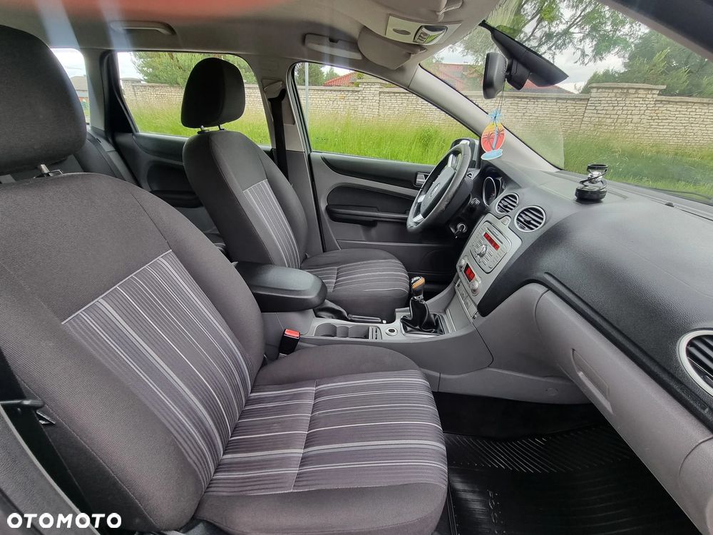 Ford Focus 1.6 TDCi Ambiente DPF - 9