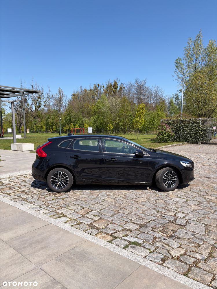 Volvo V40 T2 Momentum - 4