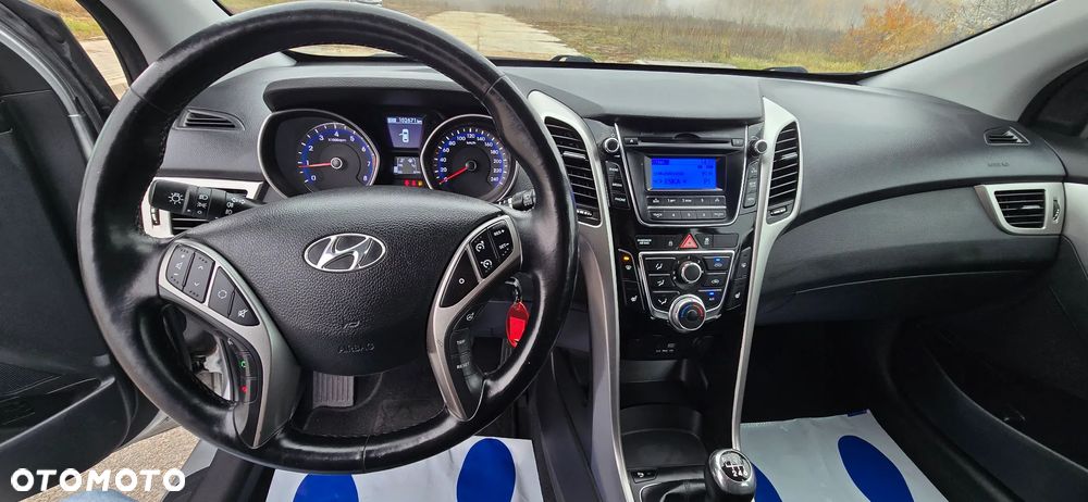 Hyundai i30 blue Kombi 1.4 YES Gold - 6