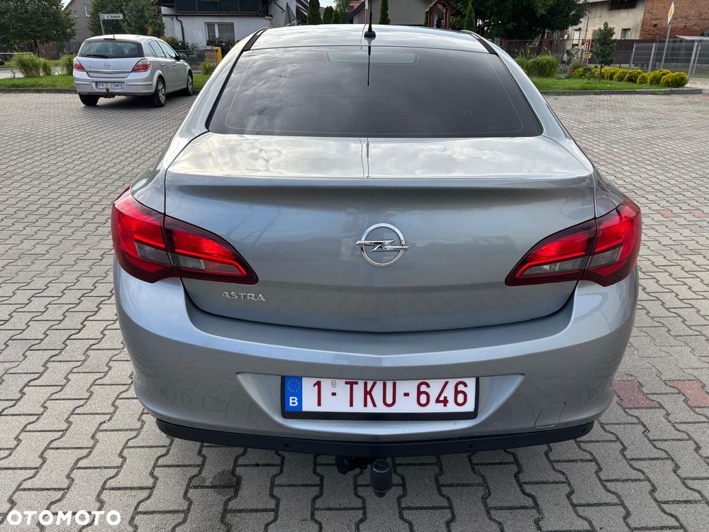 Opel Astra 1.6 Exklusiv - 11