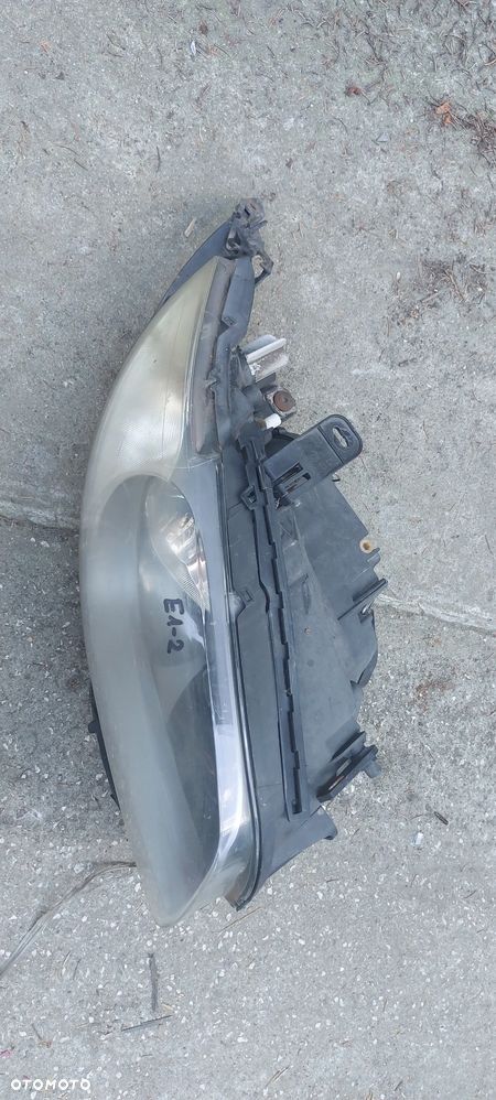 .  PRZOD PRZENIA LAMPA PRAWA BMW E87 - 2