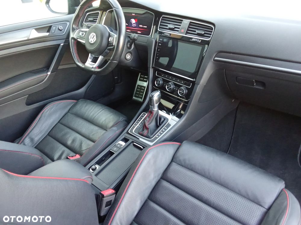 Volkswagen Golf - 16