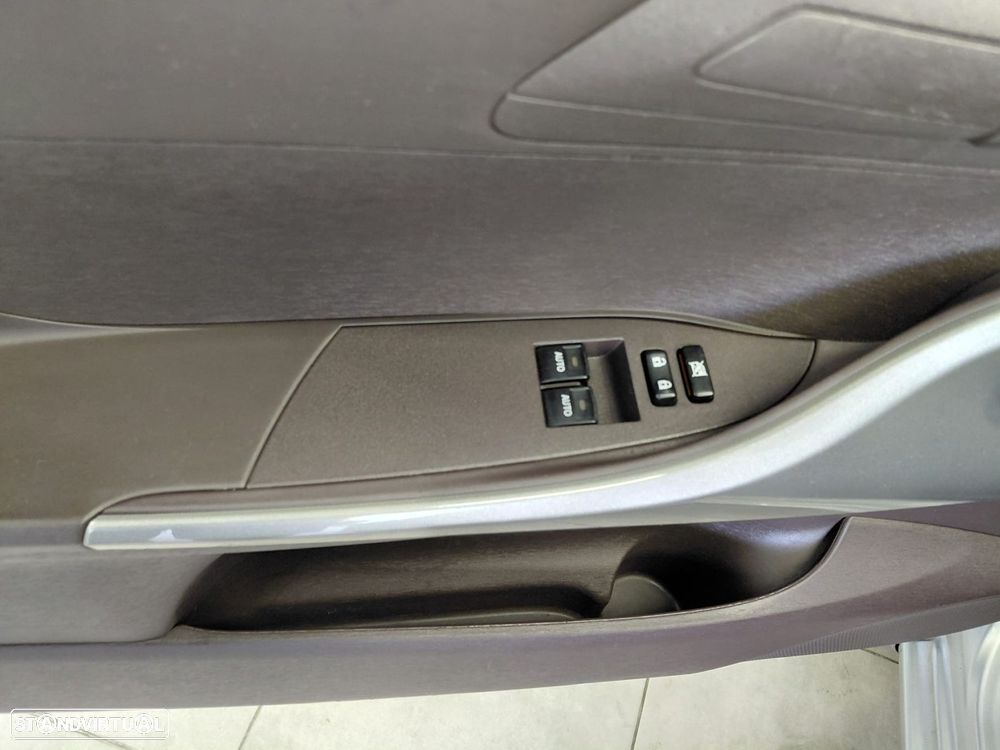 Toyota iQ 1.0 VVT-i - 26