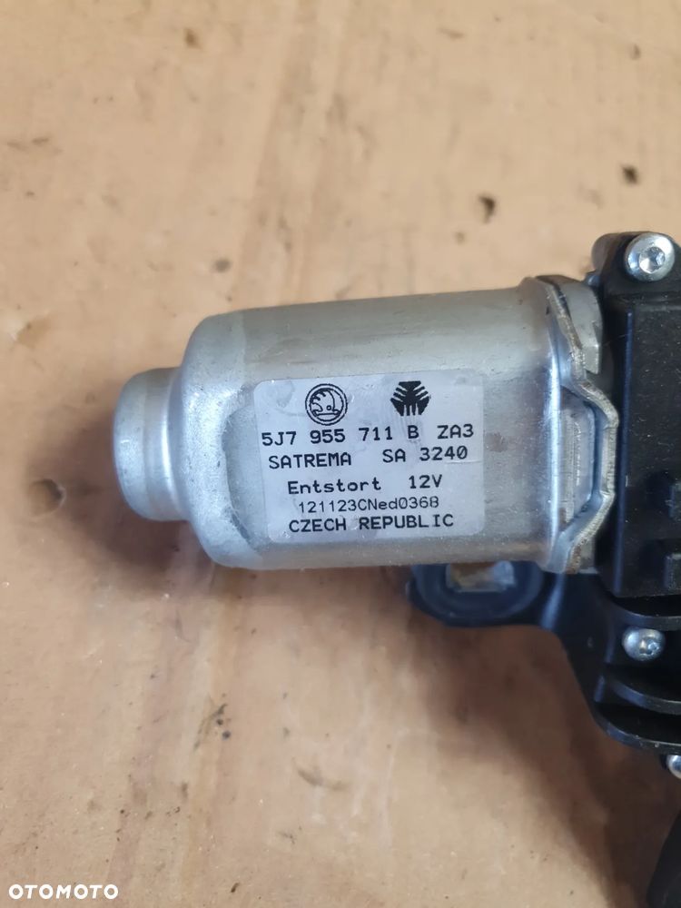 } SILNICZEK WYCIERACZKI TYŁ SKODA FABIA II nr 5J7955711 - 2