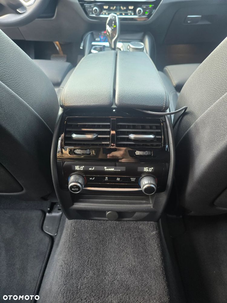 BMW Seria 5 520d Sport Line - 13