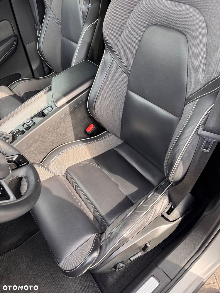Volvo XC 60 B4 D AWD R-Design - 4