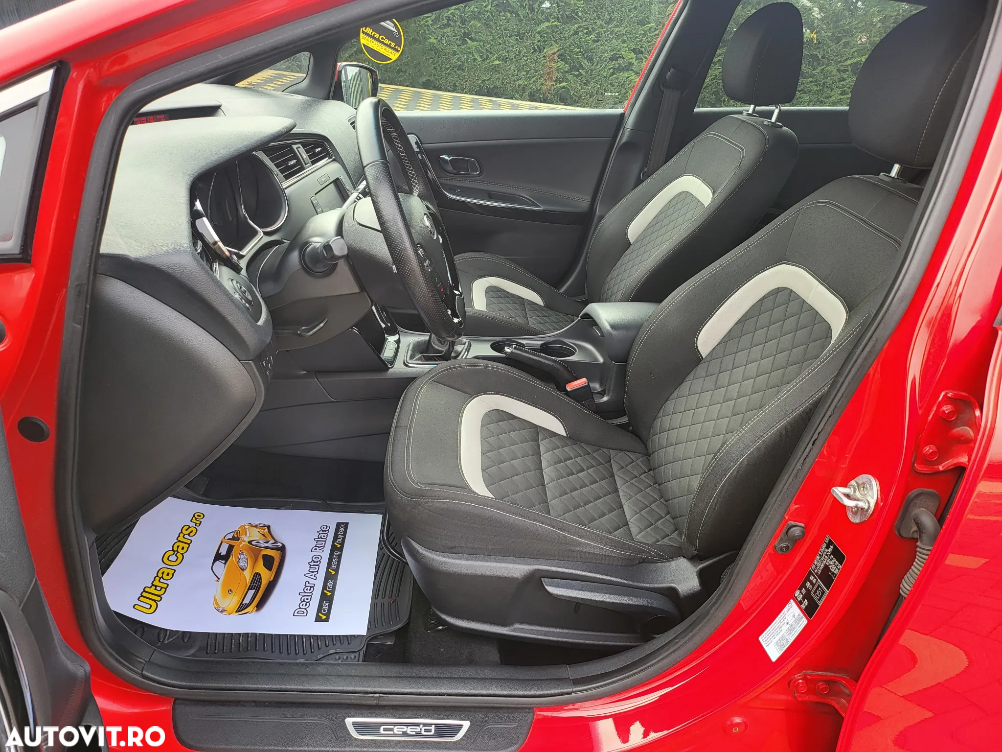 Kia Ceed 1.6 CRDi 136 ISG SW GT Line - 13