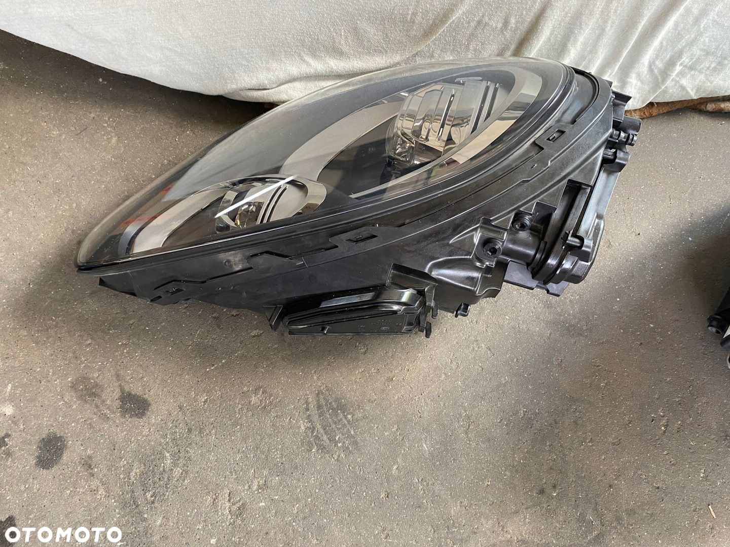 PORSCHE CAYENNE 7P5 GTS LIFT LAMPY XENON KOMPLET - 6