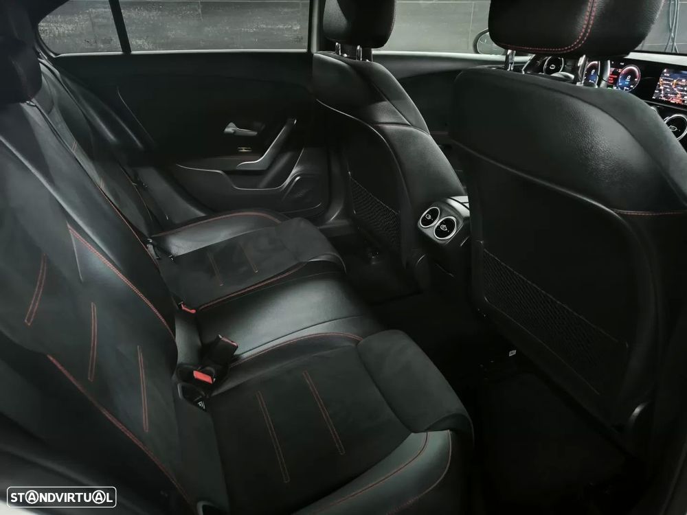 Mercedes-Benz A 250 Limousine e AMG Line - 22