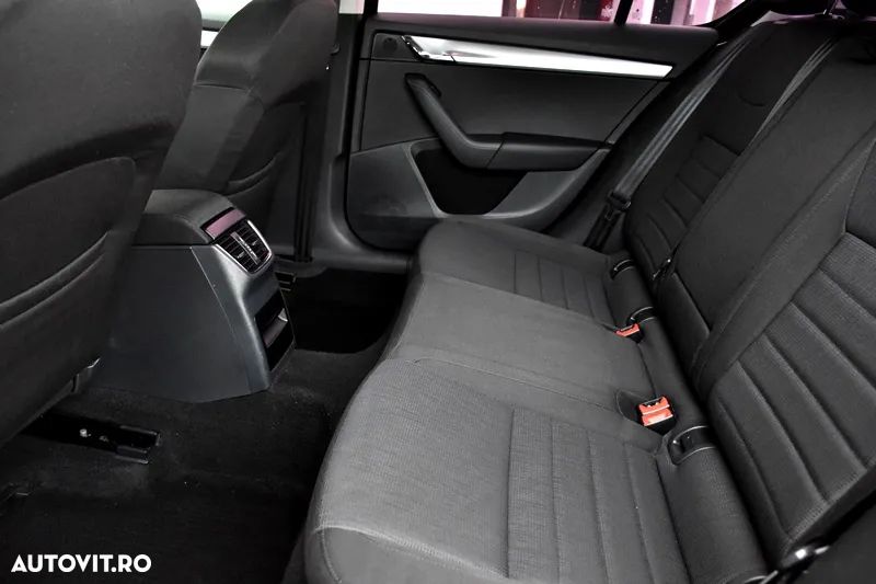 Skoda Octavia 2.0 TDI DSG Style - 12