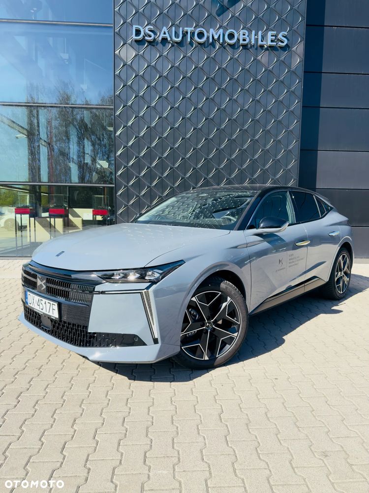 DS Automobiles N°4 1.2 mHEV Étoile Alcantara eDCS6 - 2
