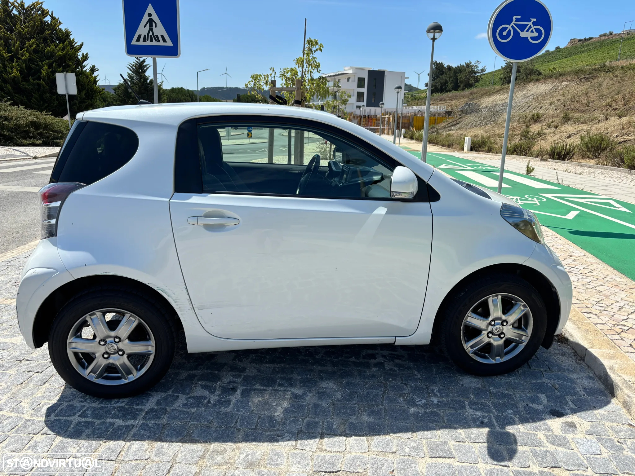 Toyota iQ 1.0 VVT-i 2 EP+NAVI+Bluetooth - 2