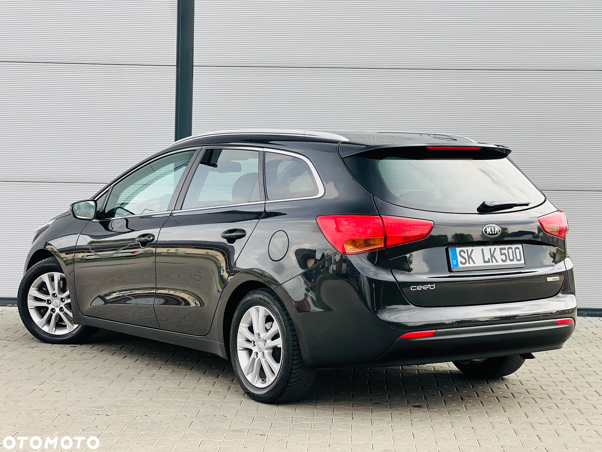 Kia Ceed 1.6 CRDi 128 ISG SW Platinum Edition - 23
