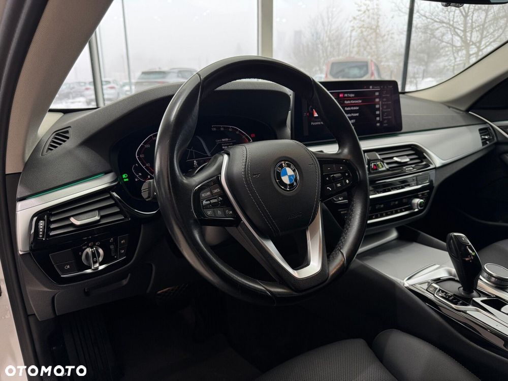 BMW Seria 5 520i - 8