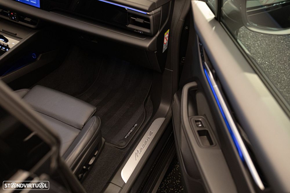 Porsche Macan Electric 4 - 29