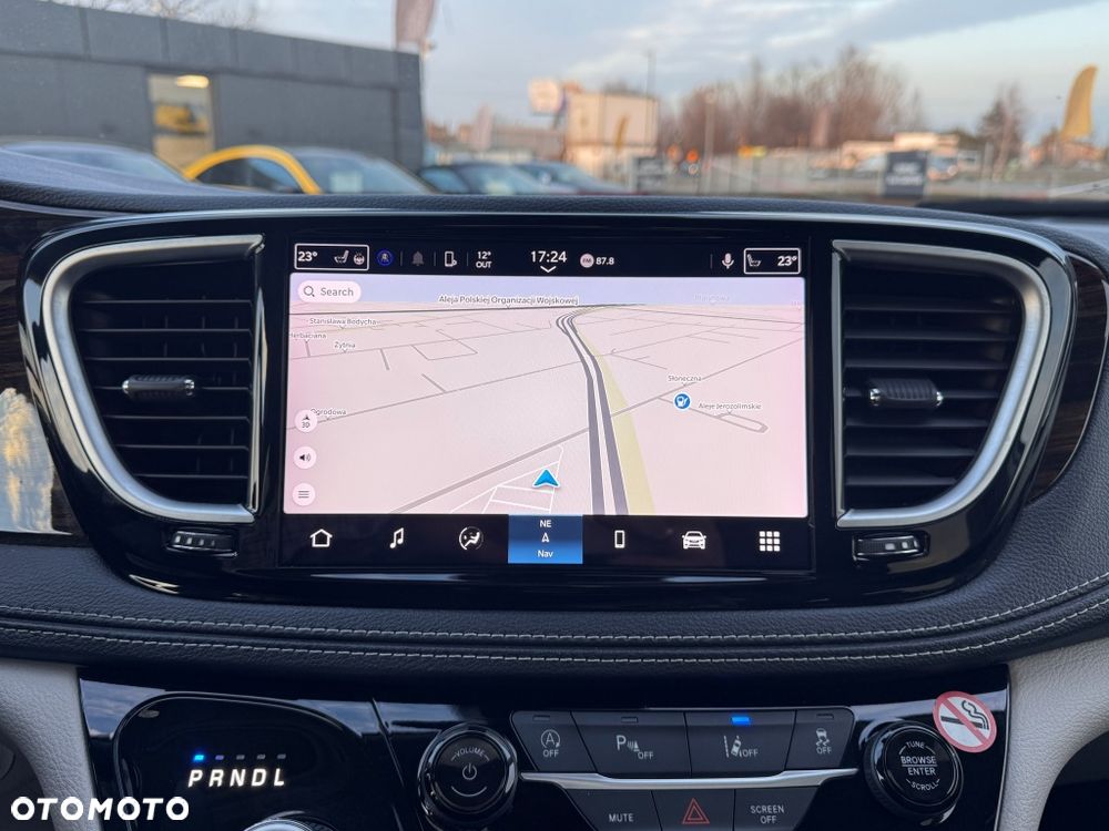 Chrysler Pacifica - 16