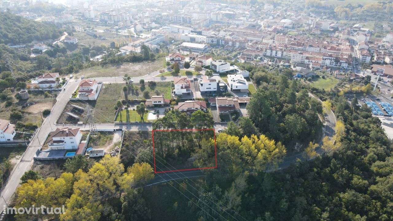 Lote localizado na Lourinha, Ourém - Grande imagem: 2/6