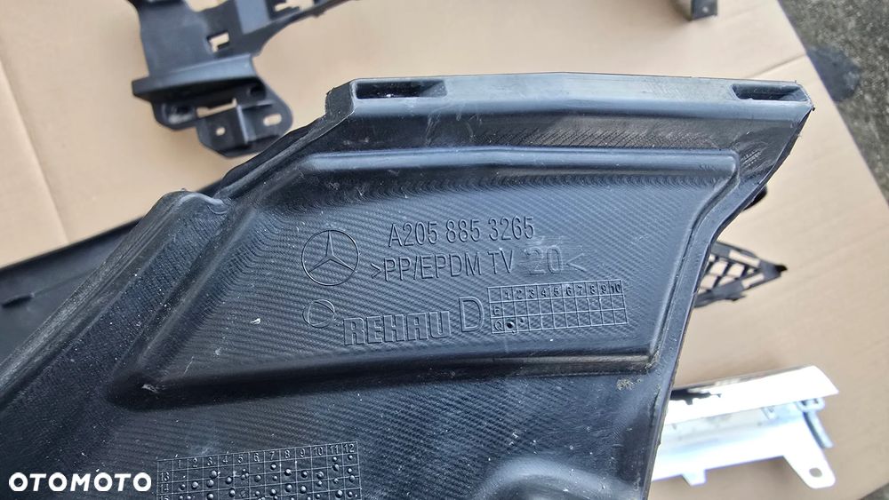 Mercedes-Benz C Klasa AMG Lift 16-18 Kratka Zderzaka Chrom Wzmocnienie Okular Podkładka Tablicy Komplet - 8