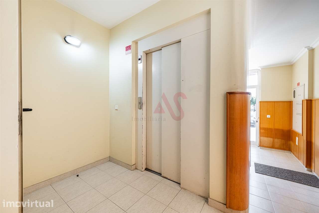 Apartamento T2 com 90,2 m² | Mobilado e Equipado |Garagem | Elevador | - Grande imagem: 3/22