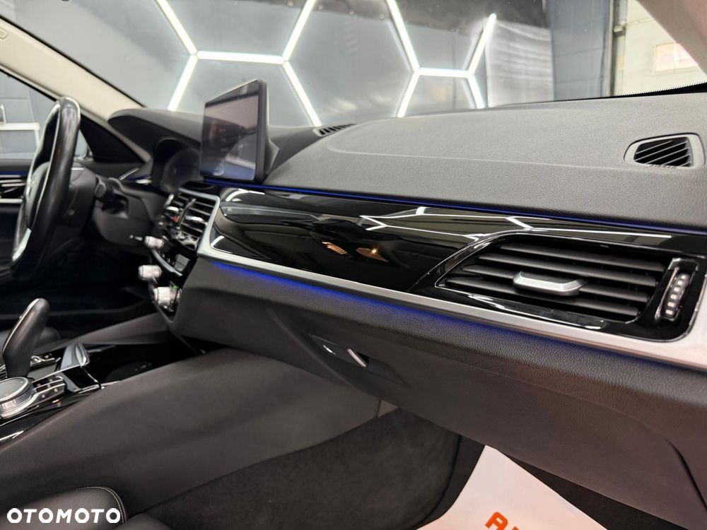 BMW Seria 5 520d M Sport Edition - 36