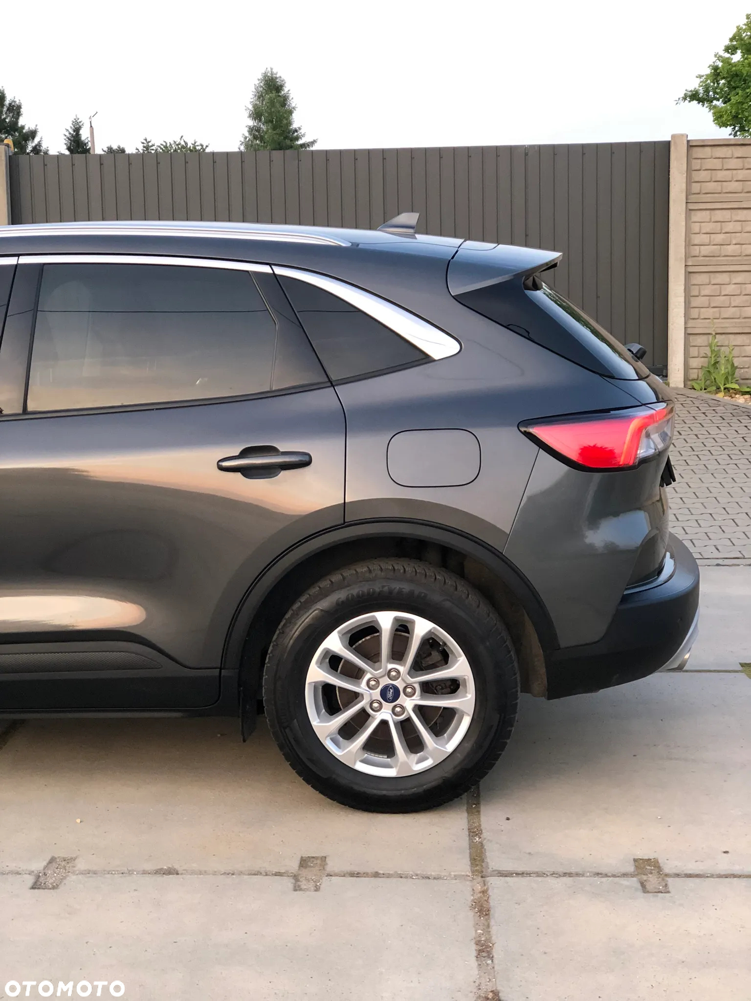 Ford Kuga 1.5 EcoBlue TITANIUM - 4