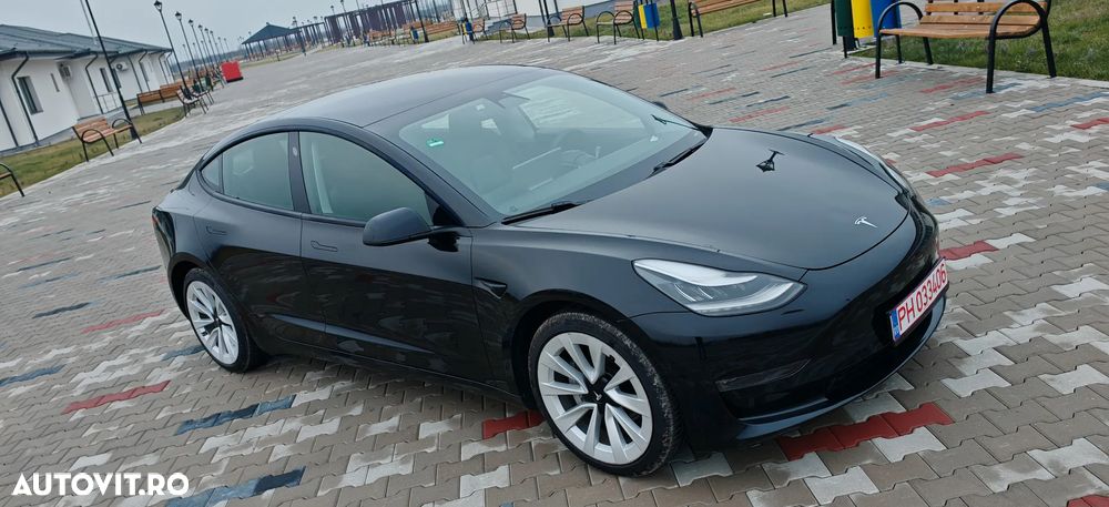 Tesla Model 3 - 1