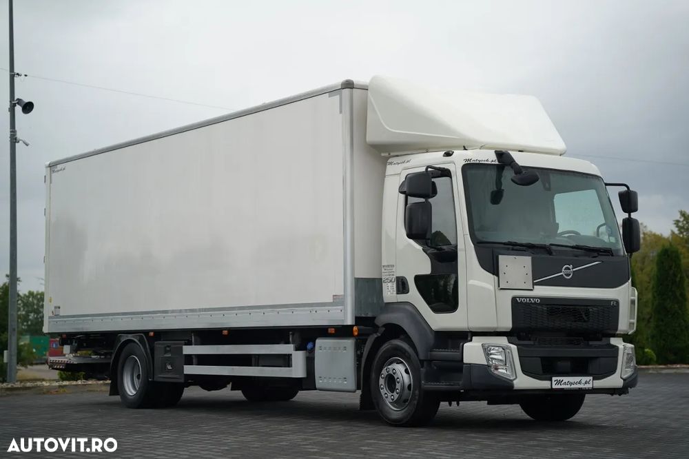 Volvo FL 250 / 4x2 / CAROSERIE FURGON - 7,8 M / LIFT HIDRAULIC BAR - 1.500 KG / - 7