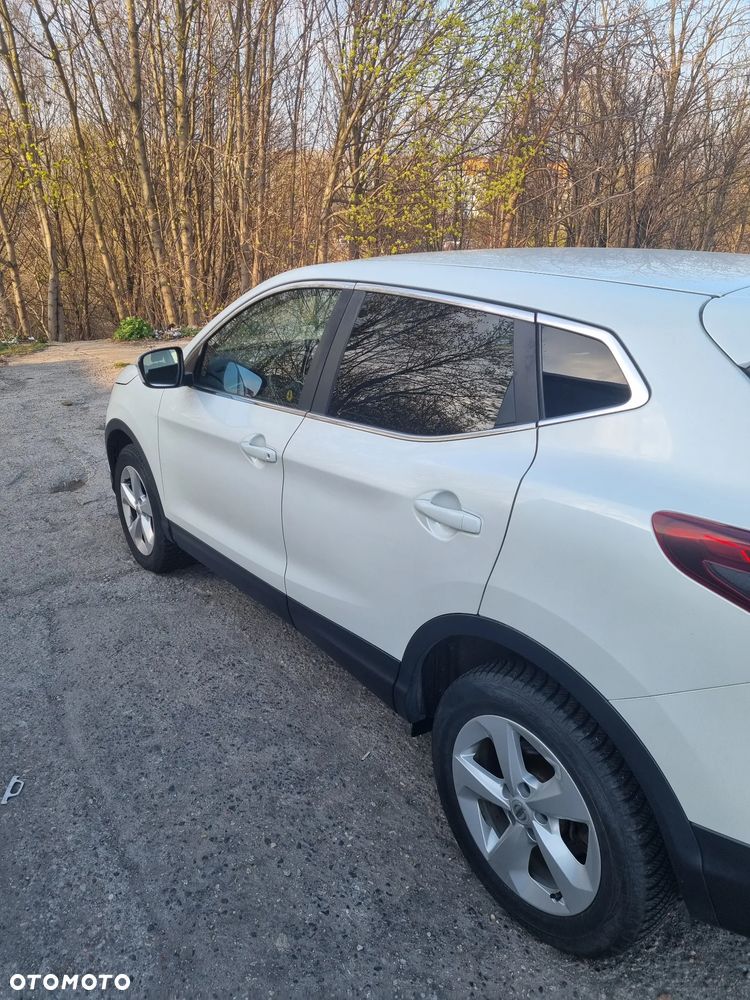 Nissan Qashqai 1.6 DCi N-Connecta - 4