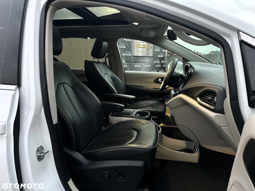 Chrysler Pacifica - 12