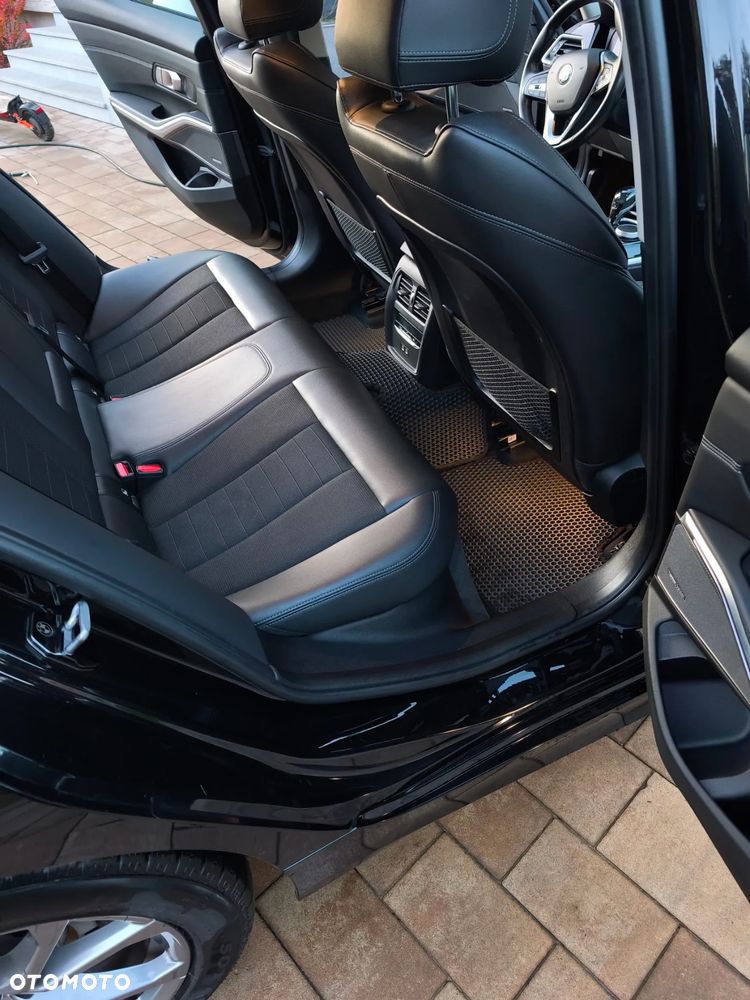 BMW Seria 3 330e Sport Line - 16