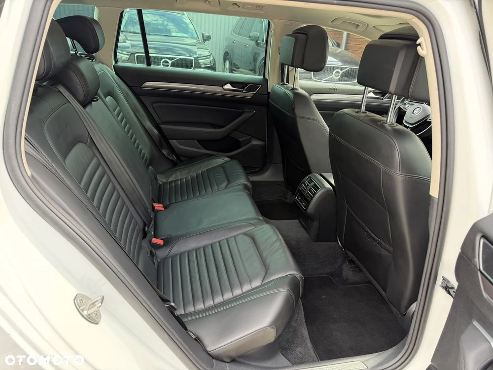 Volkswagen Passat - 11