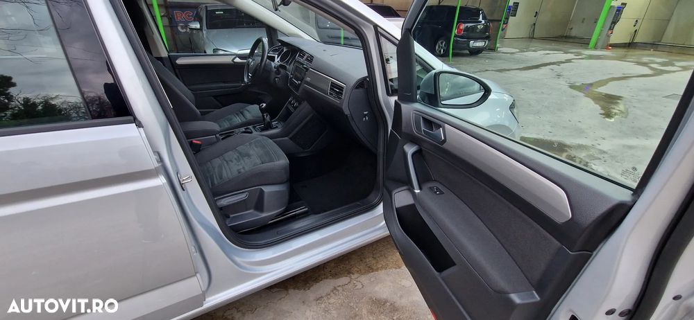 Volkswagen Touran 2.0 TDI SCR UNITED - 11