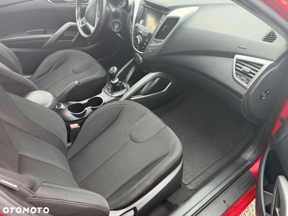 Hyundai Veloster - 12