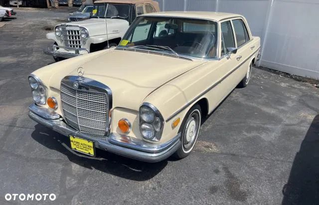 Mercedes-Benz 280 - 2