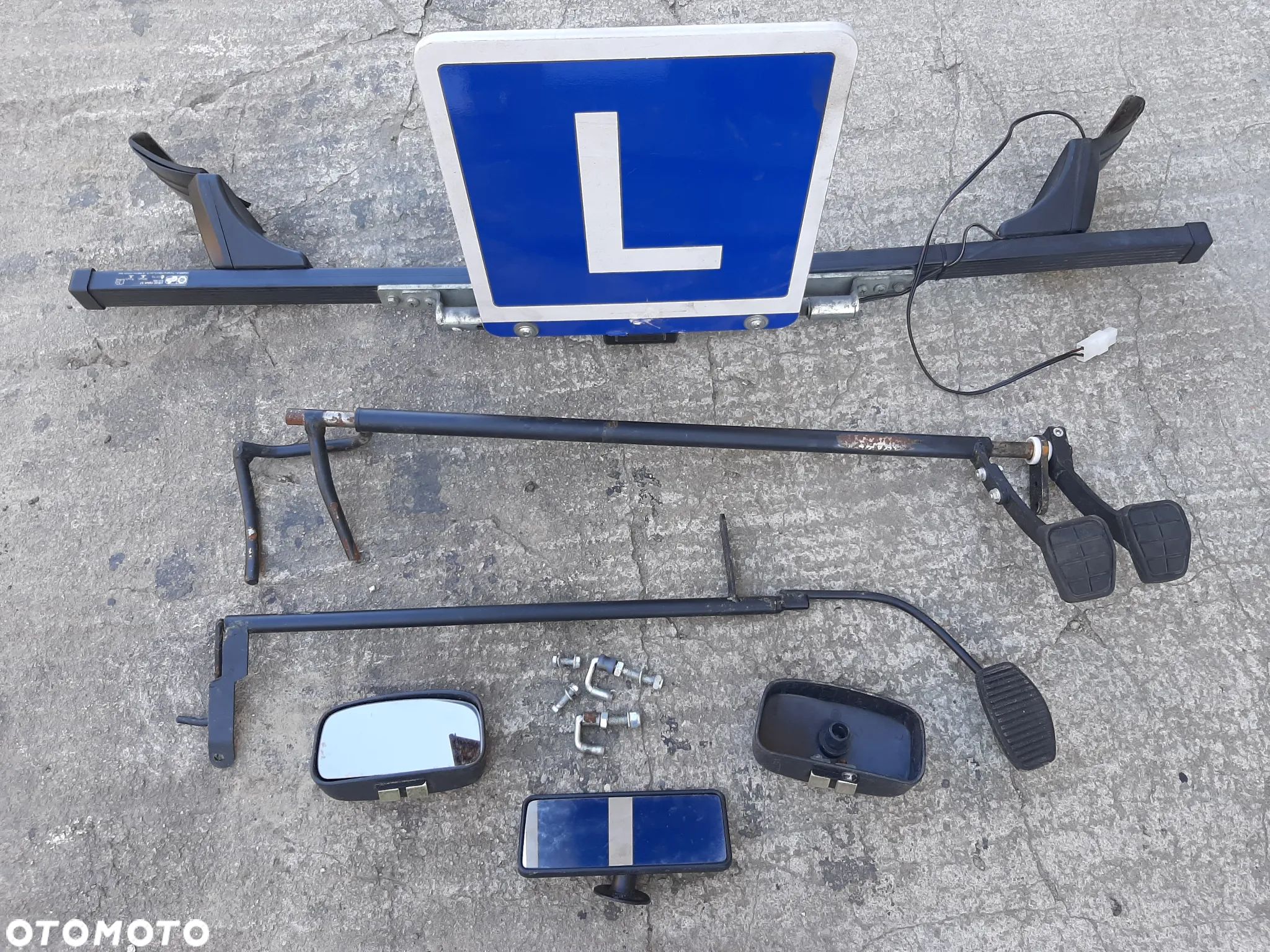 Toyota Yaris IV 2020 - 2025r pedały lusterka nauka jazdy - 1