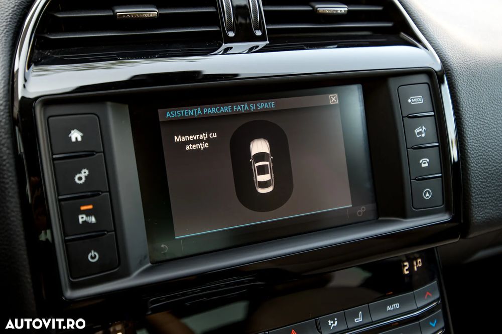 Jaguar XE 2.0 Pure - 22