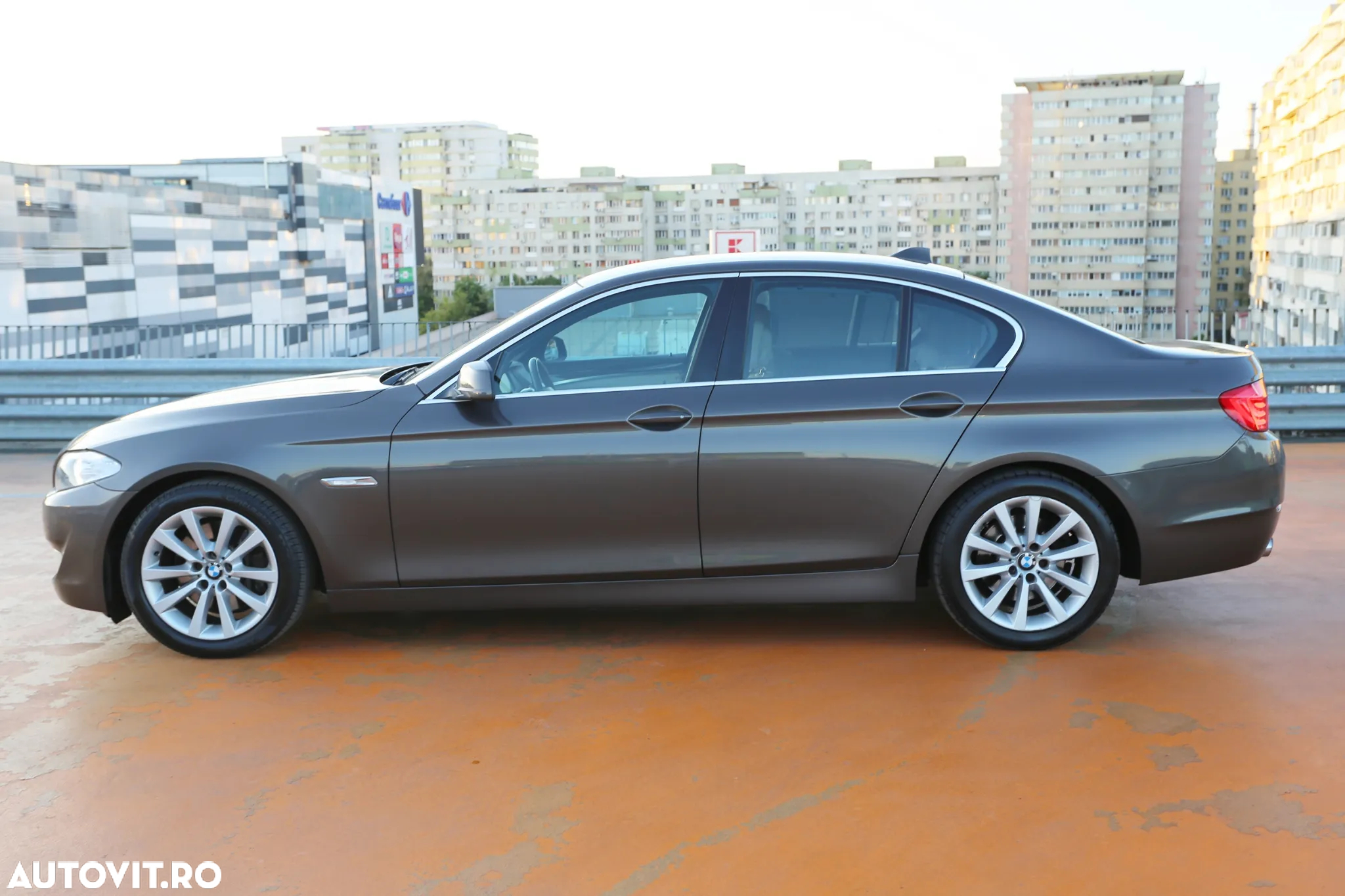 BMW Seria 5 528i - 5