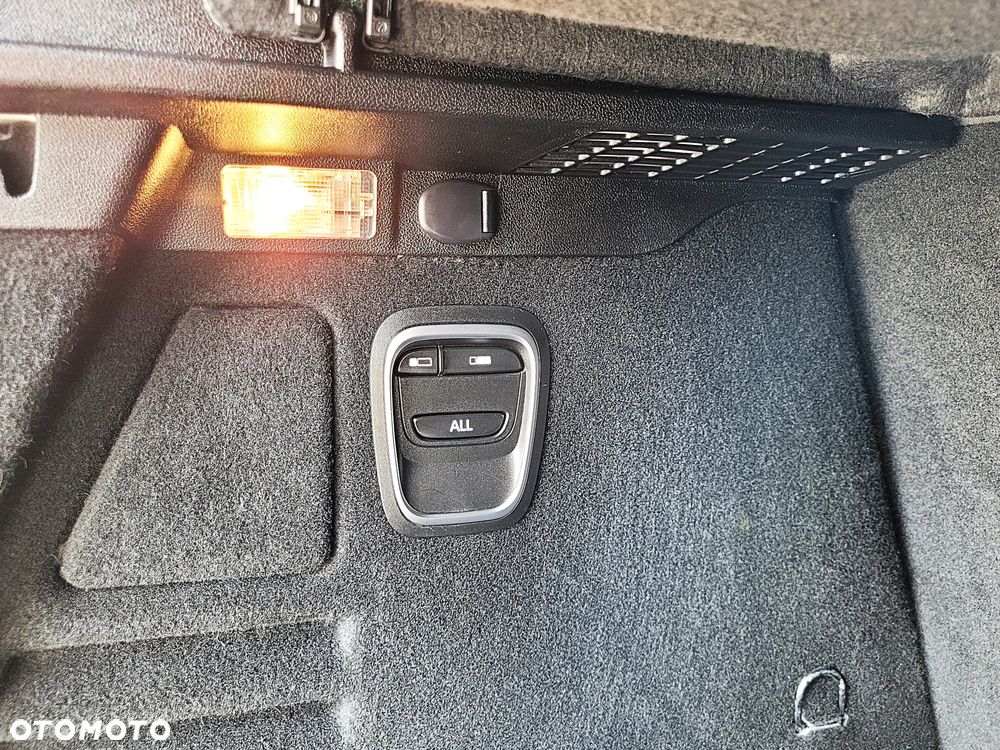 Renault Scenic ENERGY TCe 130 INTENS - 32