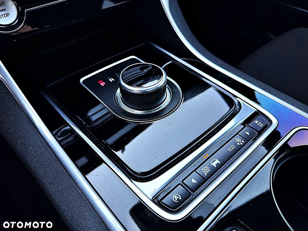 Jaguar XE 20d R-Sport - 36