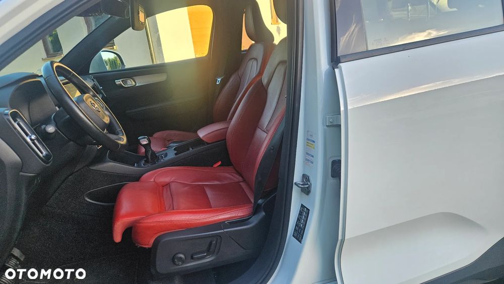 Volvo XC 40 - 24