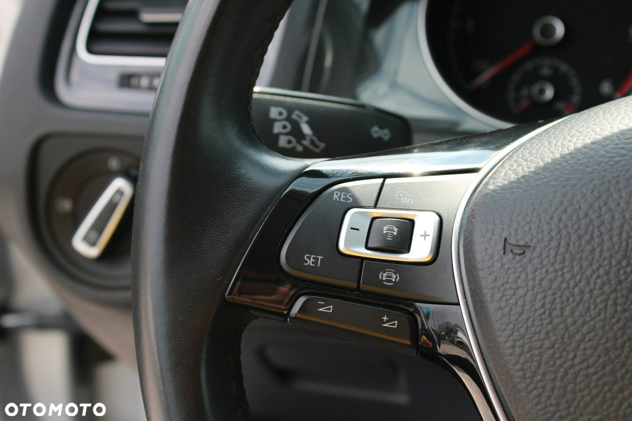 Volkswagen Golf - 22